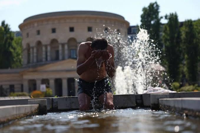 France Bans Alcohol at Some Festival Events as Heatwave Intensifies